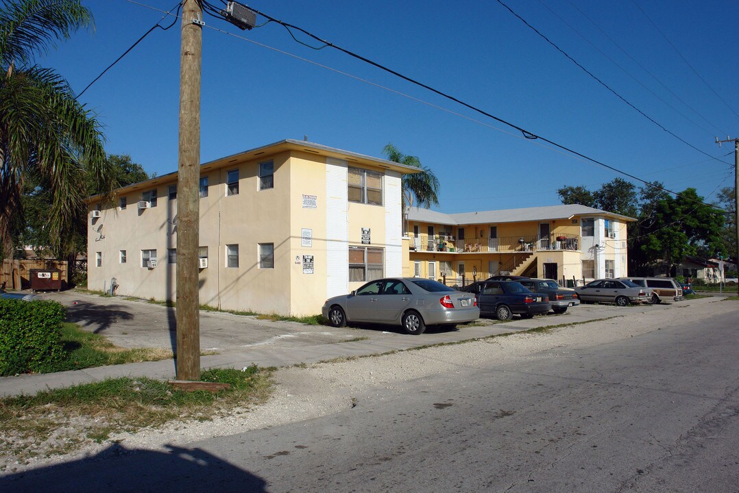 6480 NW 6 Ave in Miami, FL - Building Photo