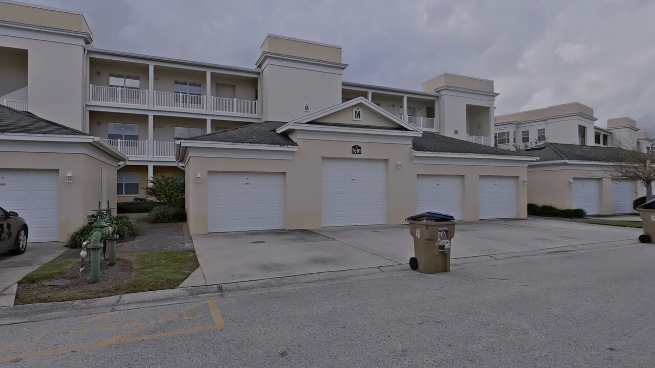 7501 Mourning Dove Cir in Kissimmee, FL - Building Photo