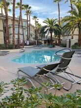 7123 S Durango Dr in Las Vegas, NV - Foto de edificio - Building Photo