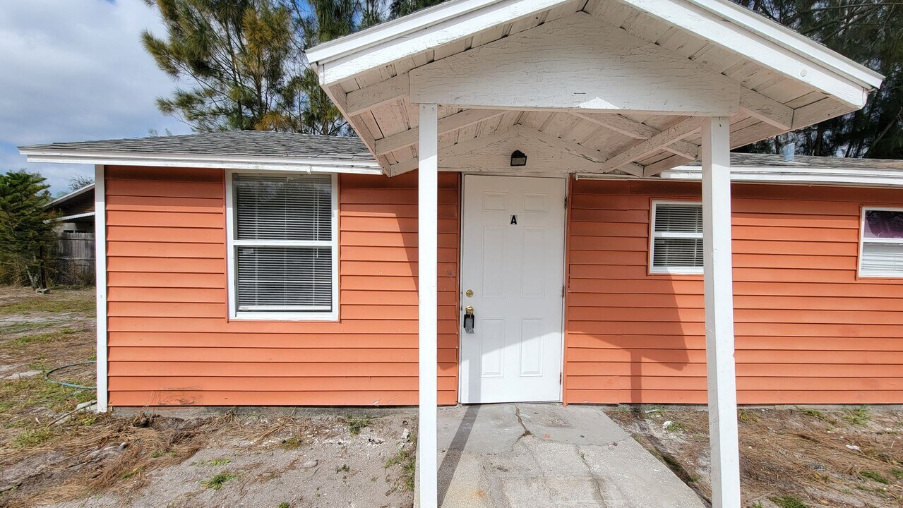 2811 4th St E in Bradenton, FL - Building Photo