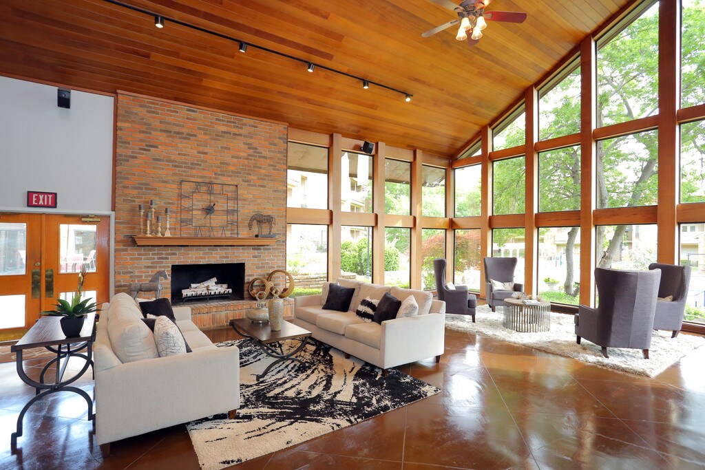 One Eton Square Apartments in Tulsa, OK