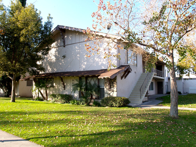 949 Roberts St in Anaheim, CA - Building Photo - Building Photo