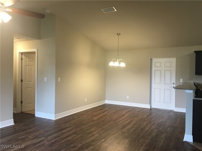 535 SE 8th Terrace in Cape Coral, FL - Building Photo - Building Photo