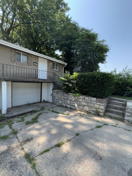 1300 S Appleton Ave in Independence, MO - Building Photo