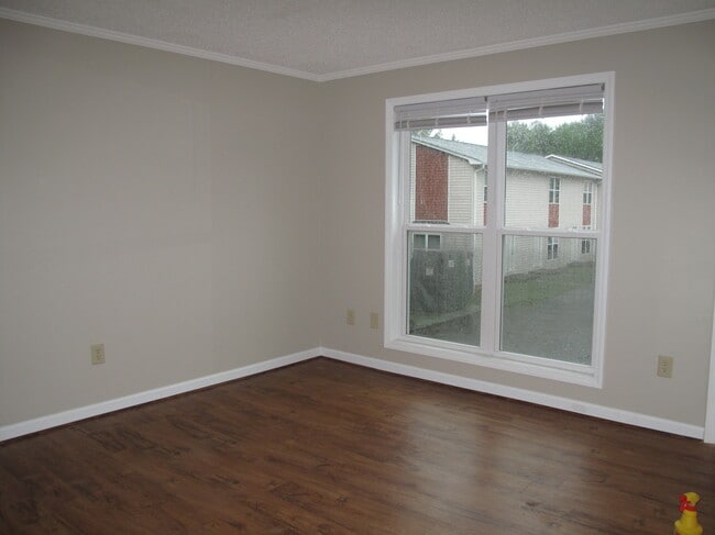 545 12th Ave NE, Unit #K in Hickory, NC - Building Photo - Building Photo