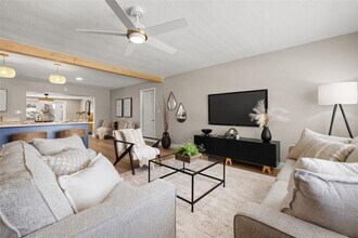 2066 62nd Pl S in St. Petersburg, FL - Building Photo - Building Photo