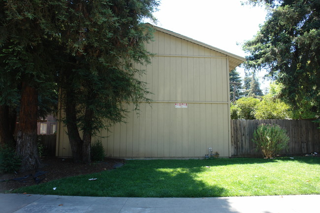 1172 Mesa Dr in San Jose, CA - Foto de edificio - Building Photo