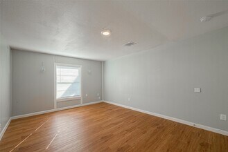 5619 Willow Glen Dr in Houston, TX - Building Photo - Building Photo