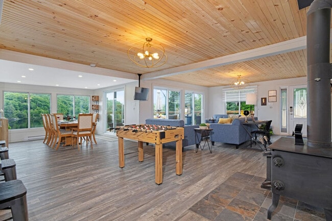 52 Rue Charette in Val-des-monts, QC - Building Photo - Building Photo