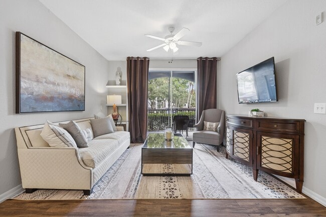 Sanctuary at Highland Oaks in Tampa, FL - Foto de edificio - Building Photo