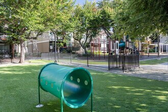 1000 Kiely in Santa Clara, CA - Foto de edificio - Building Photo