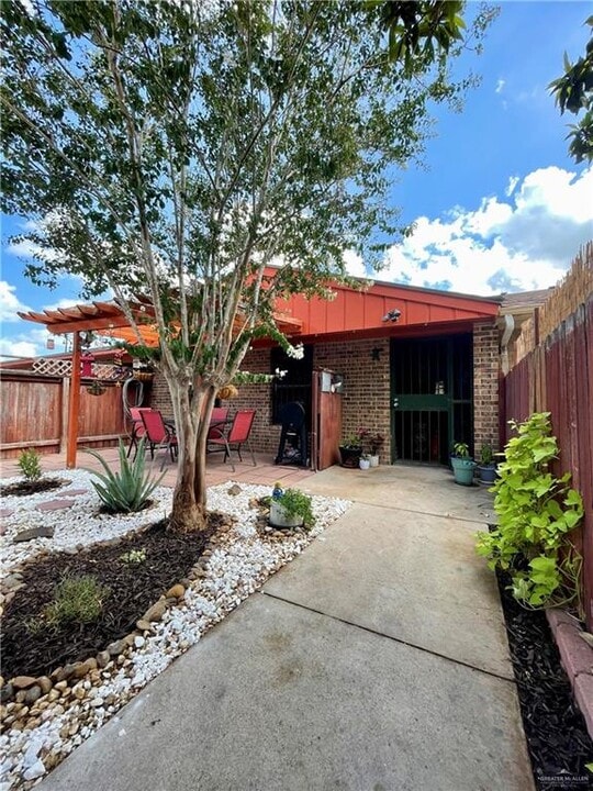 4001 Beech Ave in McAllen, TX - Building Photo