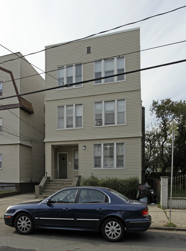 19 Van Nostrand Ave in Jersey City, NJ - Building Photo - Building Photo