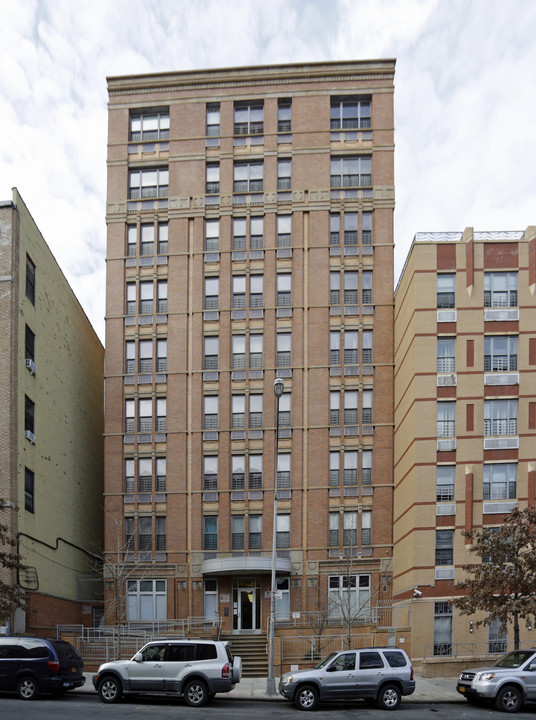 Marcello Manor in Bronx, NY - Foto de edificio