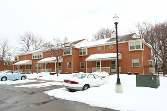 River Village in Flint, MI - Foto de edificio - Building Photo