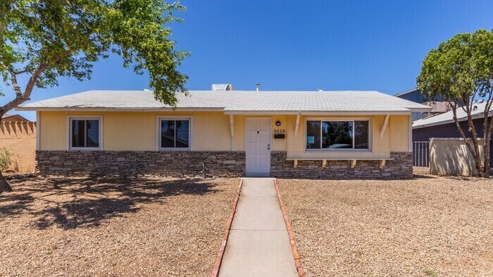 3428 W Mauna Loa Ln in Phoenix, AZ - Building Photo