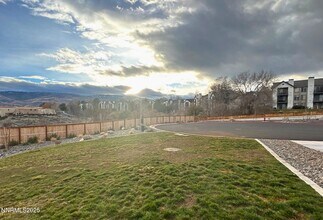 1243 Cedarhaven Ct, Unit 240 in Reno, NV - Foto de edificio - Building Photo