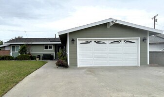 8441 San Marino Dr in Buena Park, CA - Building Photo