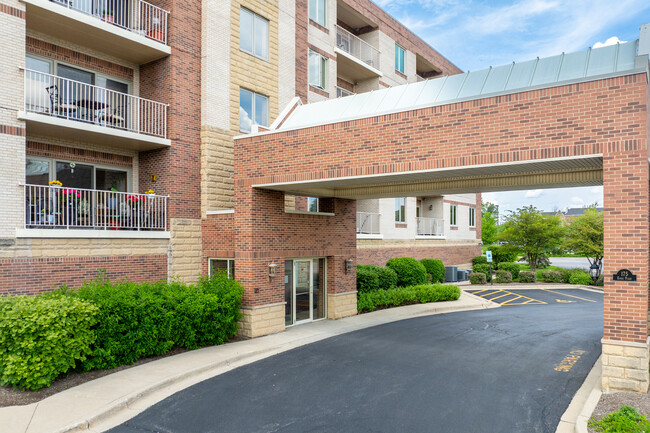 Essex Place East in Elmhurst, IL - Building Photo - Building Photo