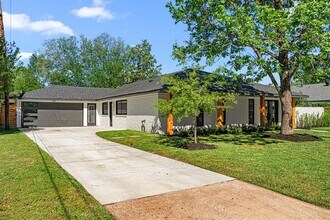 2506 Briarbrook Dr in Houston, TX - Building Photo - Building Photo