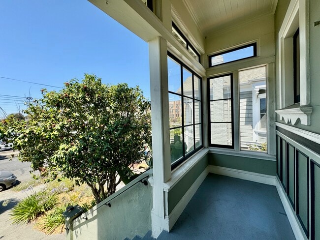 1910 Union St, Unit A 4bd 2bath 1 office in Alameda, CA - Building Photo - Building Photo