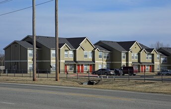 River Pointe Apartments in Wagoner, OK - Building Photo - Building Photo