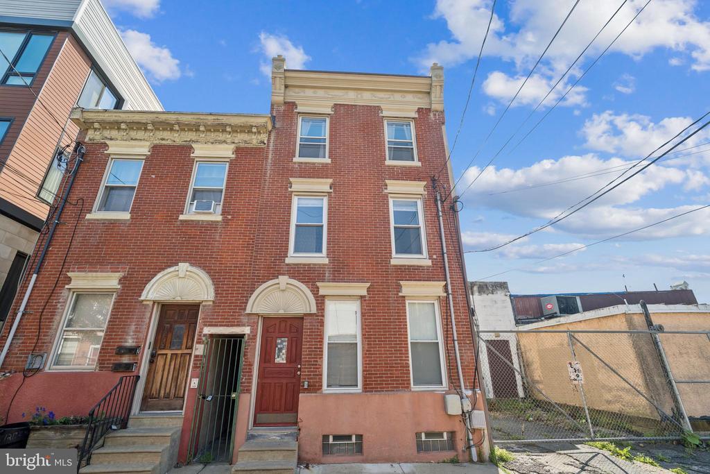 1217 E Berks St in Philadelphia, PA - Building Photo