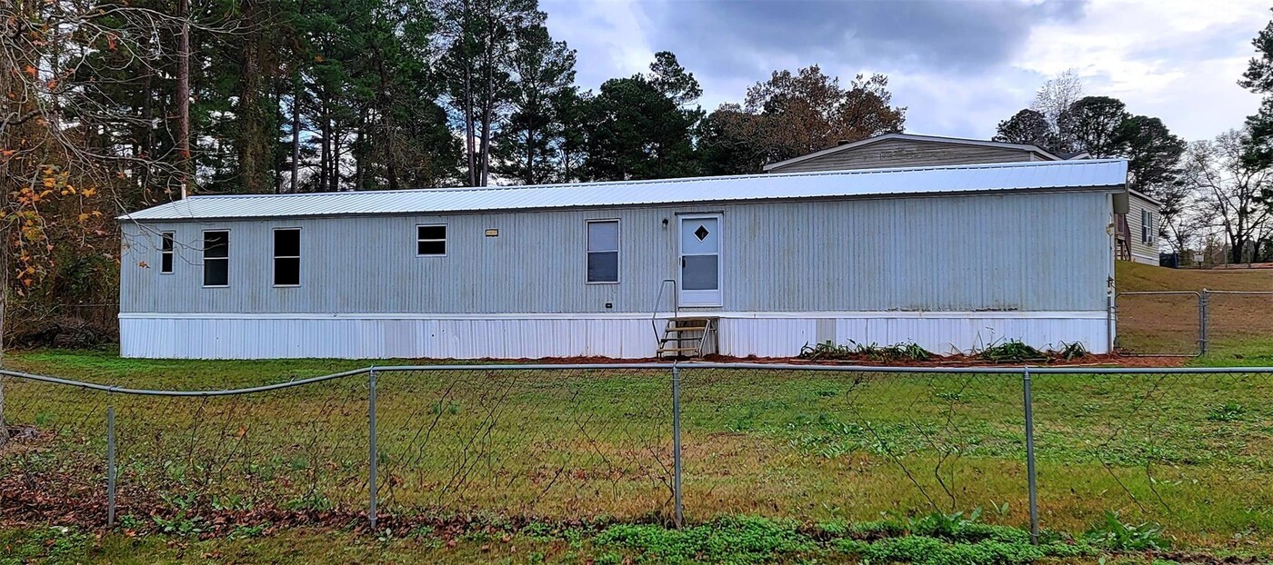 221 Lintwin Cir in Benton, LA - Building Photo