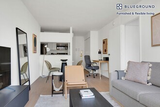 1 Union Square South in New York, NY - Building Photo - Building Photo