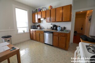 39 Foster St, Unit 2 in Boston, MA - Building Photo