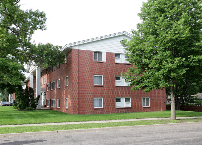 Colonial Twin Apartments in Richfield, MN - Building Photo - Building Photo