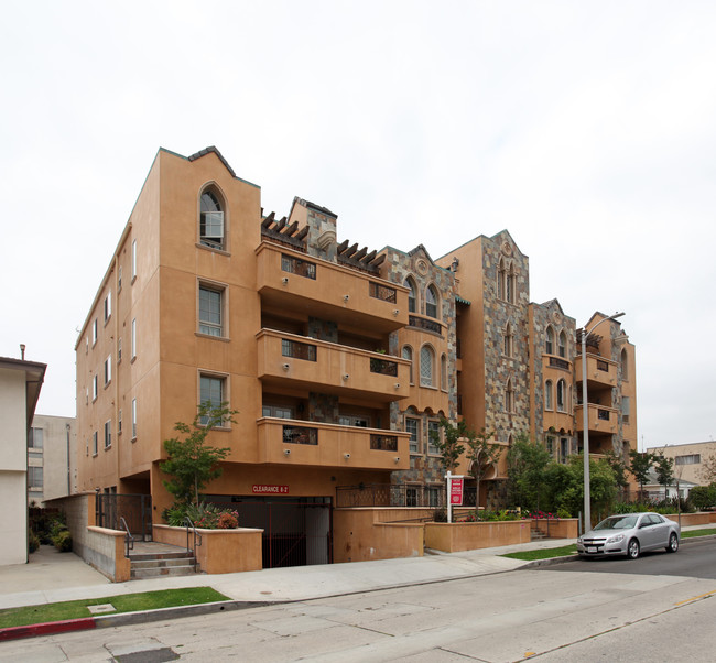 Residential Condo in Los Angeles, CA - Building Photo - Building Photo