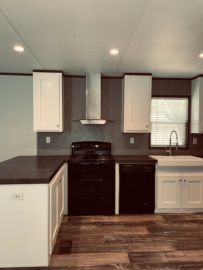 property at 1800 N Live Oak St