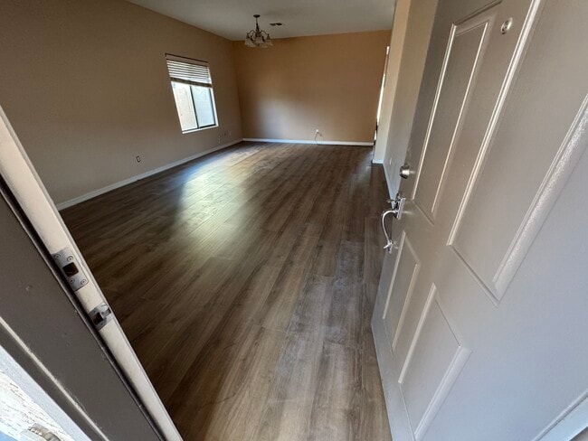 5529 W Coles Rd in Phoenix, AZ - Building Photo - Building Photo