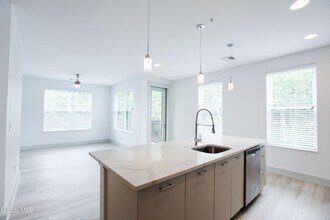 25 Whistler Ct in Saratoga Springs, NY - Foto de edificio - Building Photo