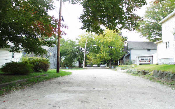 233 Irisdale Pl in Akron, OH - Foto de edificio