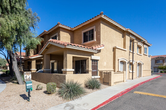 525 N Miller Rd in Scottsdale, AZ - Foto de edificio - Building Photo