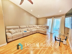 41 Union Sq, Unit 41 in Randolph, MA - Building Photo - Building Photo