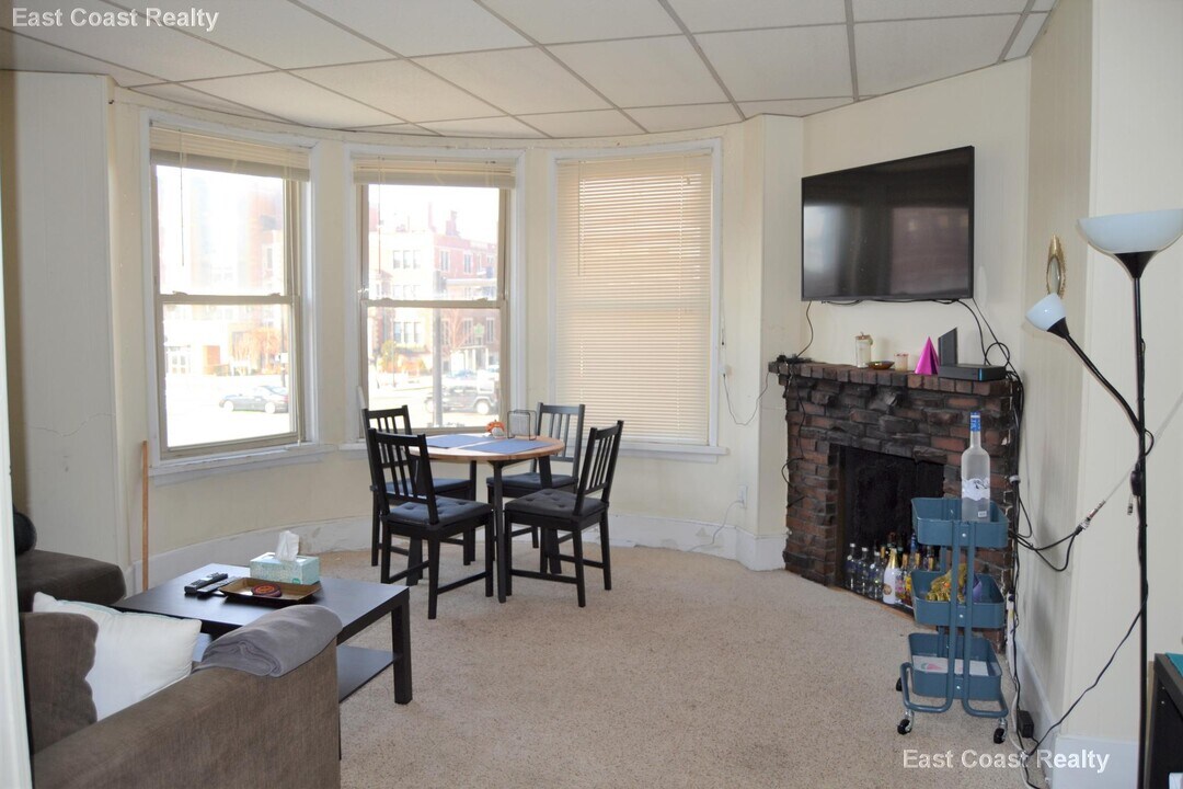 879 Beacon St in Boston, MA - Foto de edificio