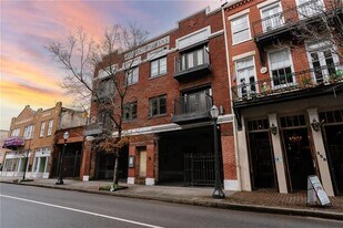 360 Dauphin St in Mobile, AL - Building Photo