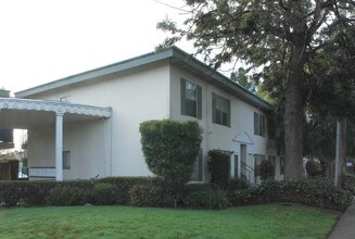 Pacific Garden Apartments in Mountain View, CA - Building Photo - Building Photo