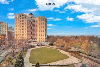 5455 N Sheridan Rd in Chicago, IL - Building Photo - Building Photo