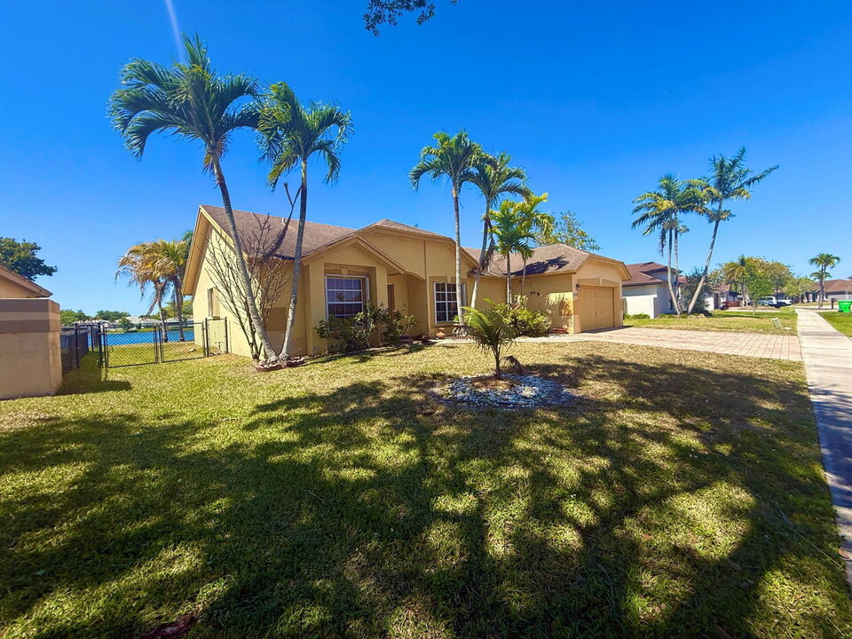 1137 SW 149th Ln in Sunrise, FL - Building Photo