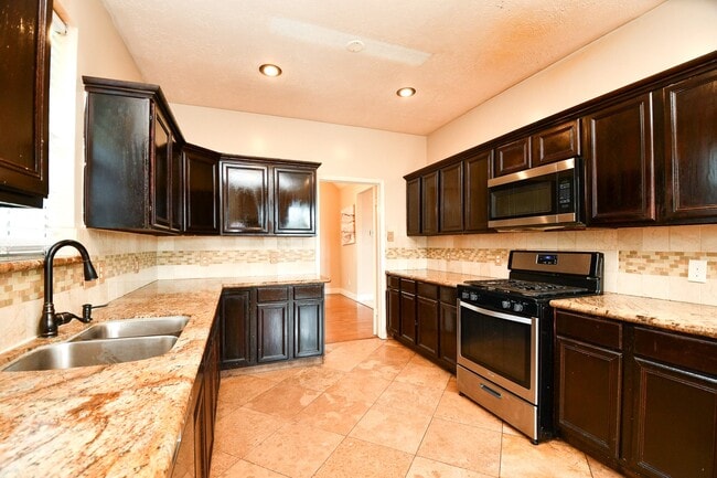 property at 4306 W Thunderwood Cir