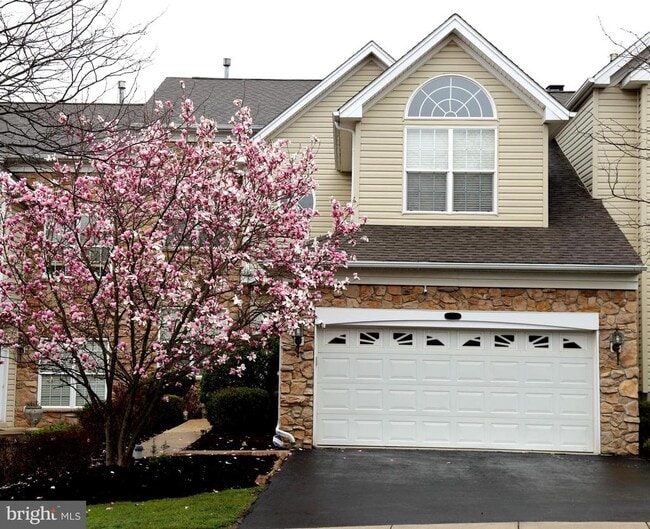 property at 211 Silverbell Ct