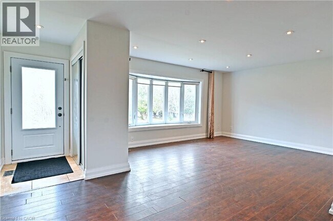 2313 Fassel Ave in Burlington, ON - Building Photo - Building Photo