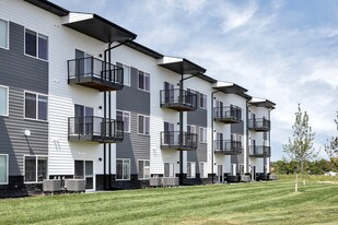 Cross Creek Apartments in Lexington, NE - Foto de edificio - Building Photo