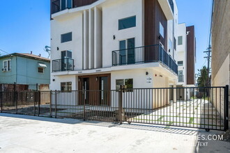 11348 Hatteras St-Unit -11348 in Los Angeles, CA - Building Photo - Building Photo