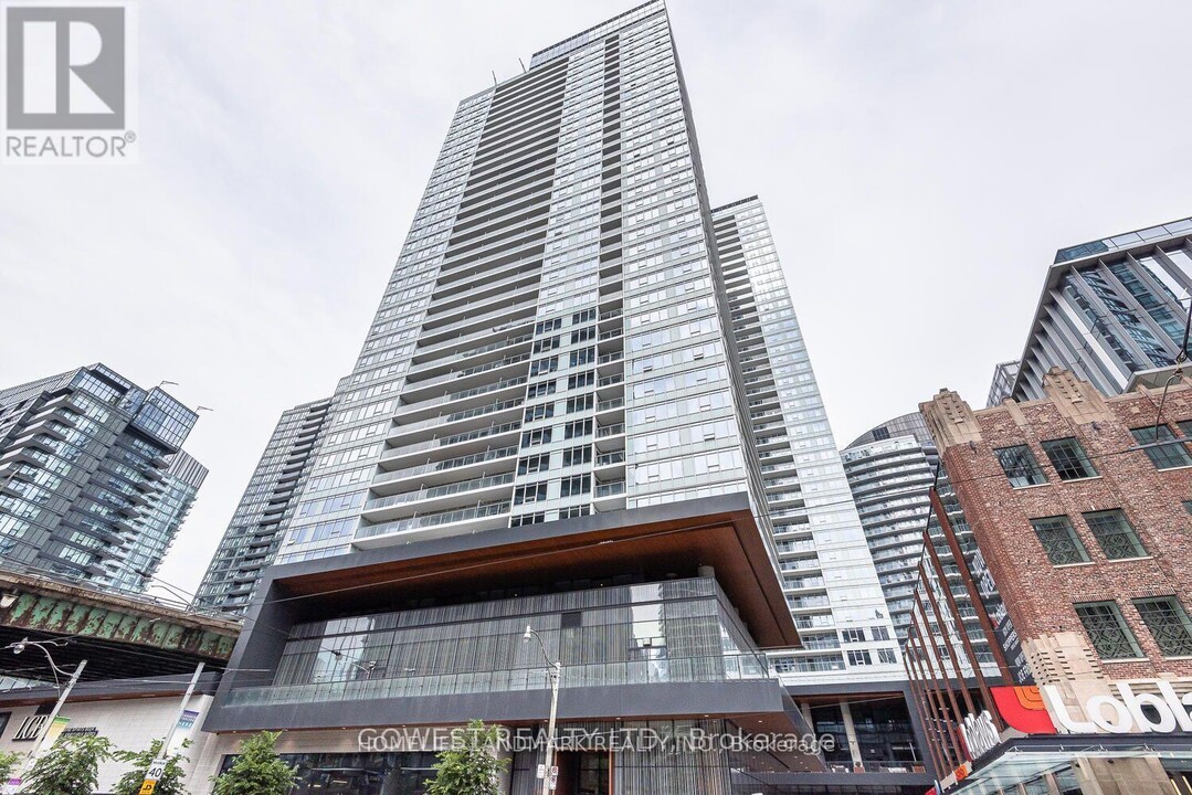 19-3219 Bathurst St in Toronto, ON - Building Photo