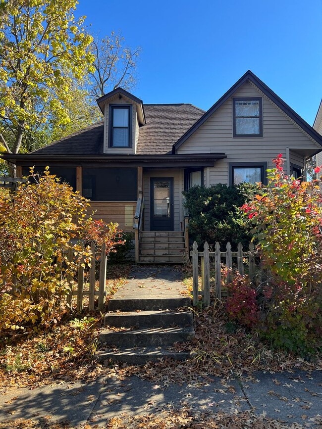 property at 419 W Pine St